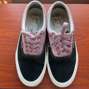 Special edition mauve & black skater vans used